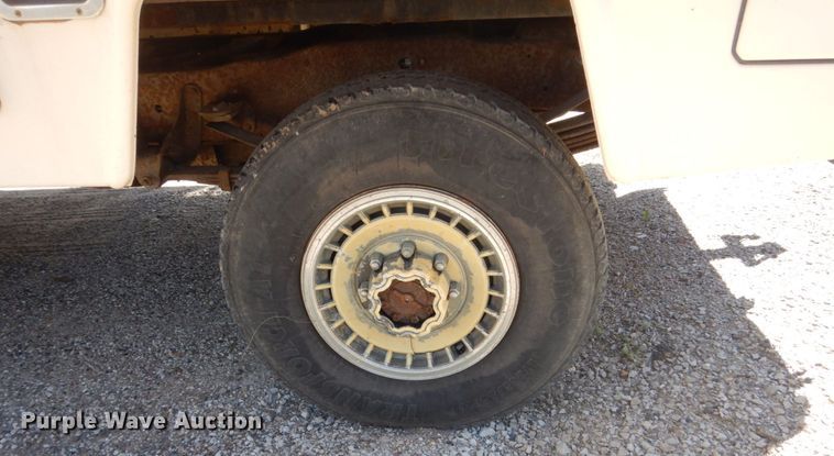 image for item FK9421 1993 Ford F250  utility bed pickup truck