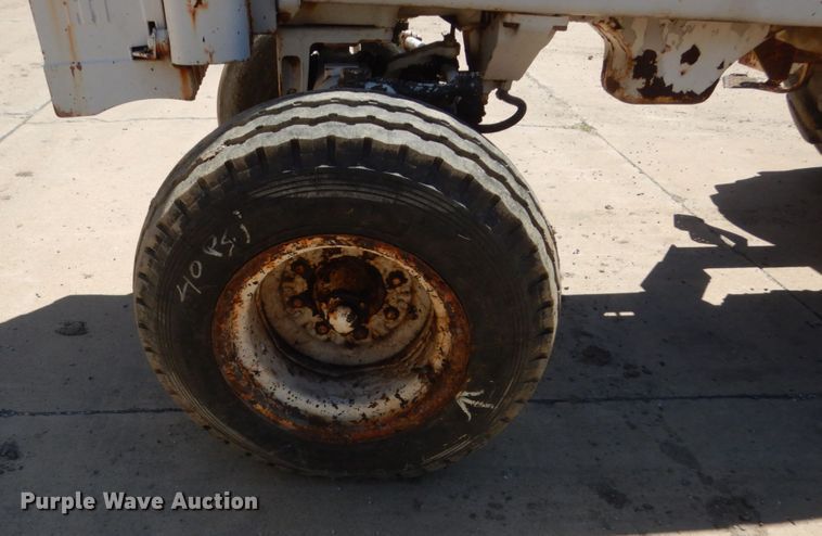 image for item FK9424 International 100 Hydro  tractor