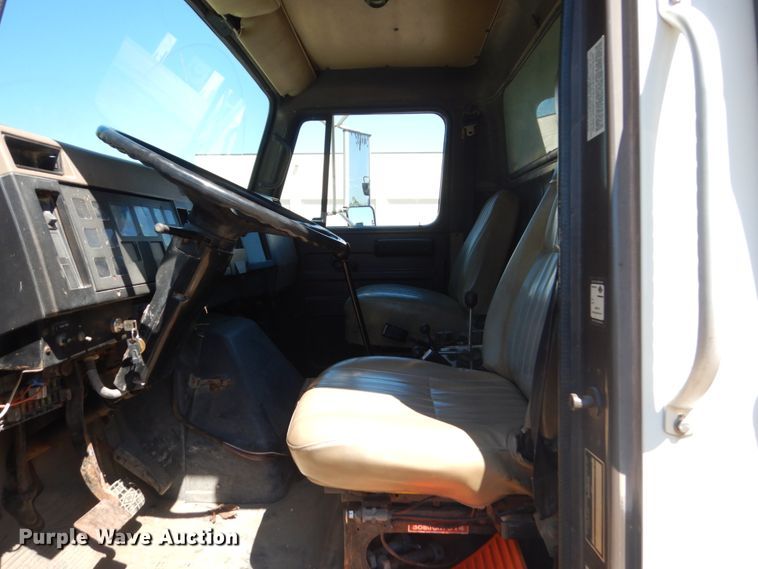 image for item FK9425 1992 International 4900  dump truck