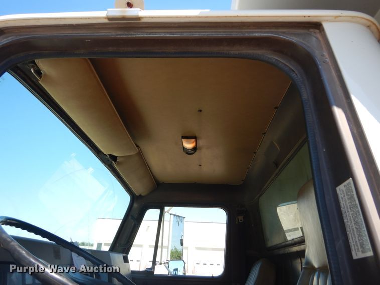 image for item FK9425 1992 International 4900  dump truck