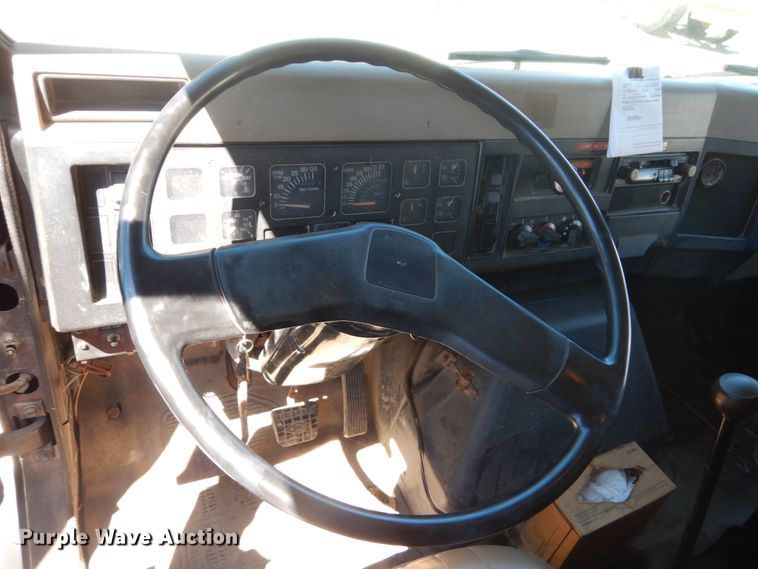 image for item FK9425 1992 International 4900  dump truck