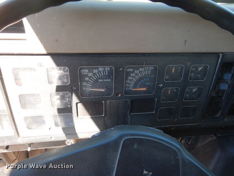 image for item FK9425 1992 International 4900  dump truck