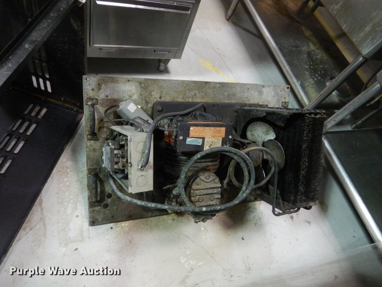 image for item FK9463 Victory VS-74-S cooler