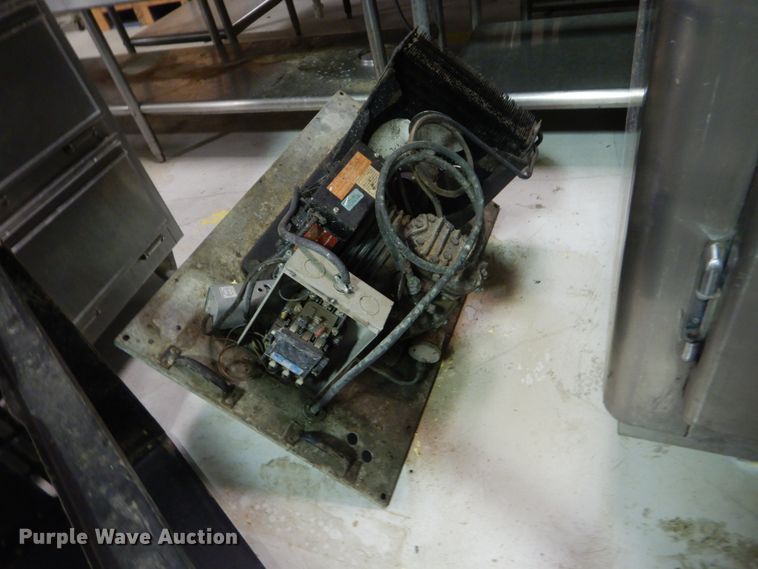 image for item FK9463 Victory VS-74-S cooler