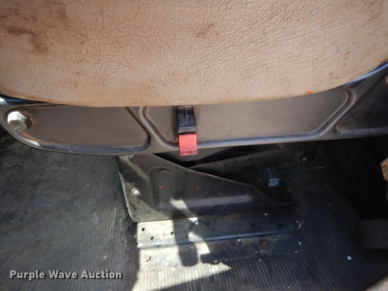 image for item FT9010 2001 International 4900  oil distributor truck