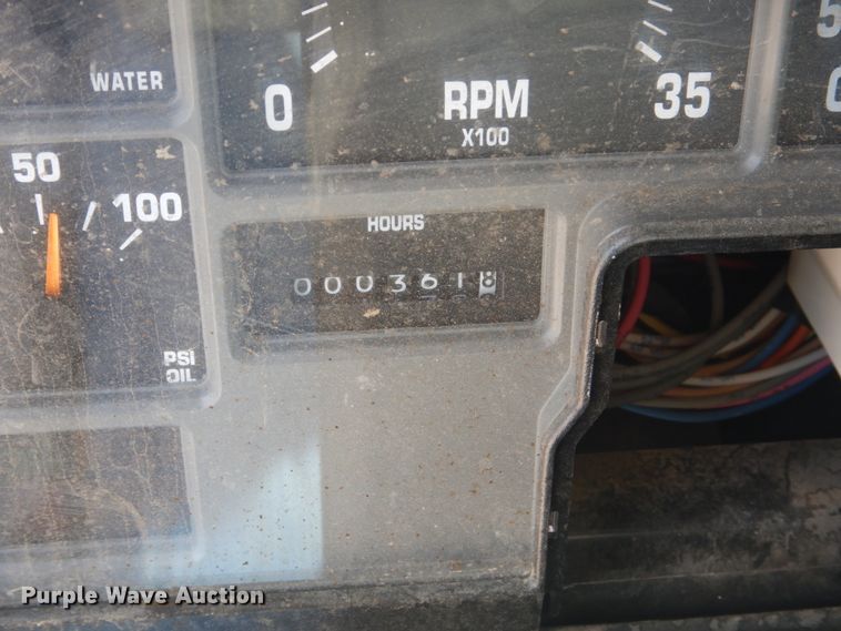 image for item FT9010 2001 International 4900  oil distributor truck