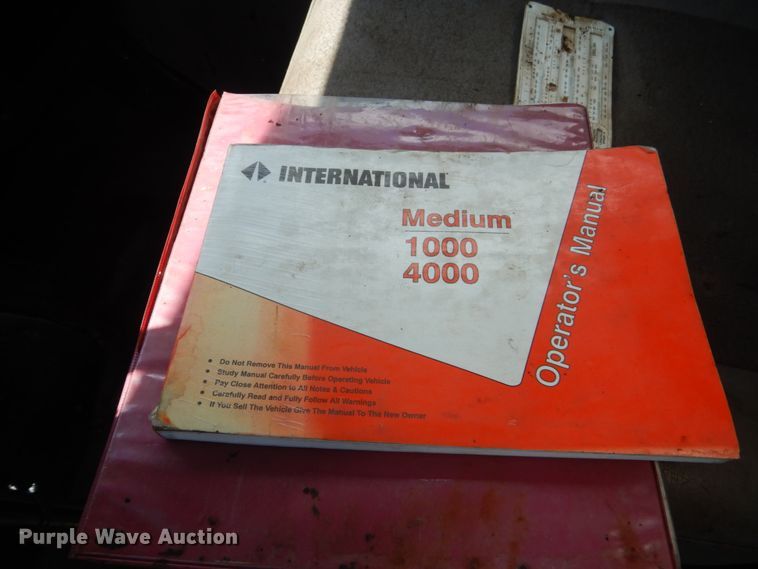 image for item FT9010 2001 International 4900  oil distributor truck