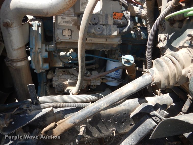 image for item FT9010 2001 International 4900  oil distributor truck