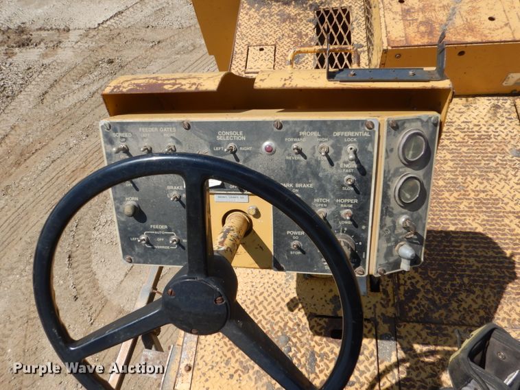 image for item FT9011 1991 Caterpillar AP-800B  paver