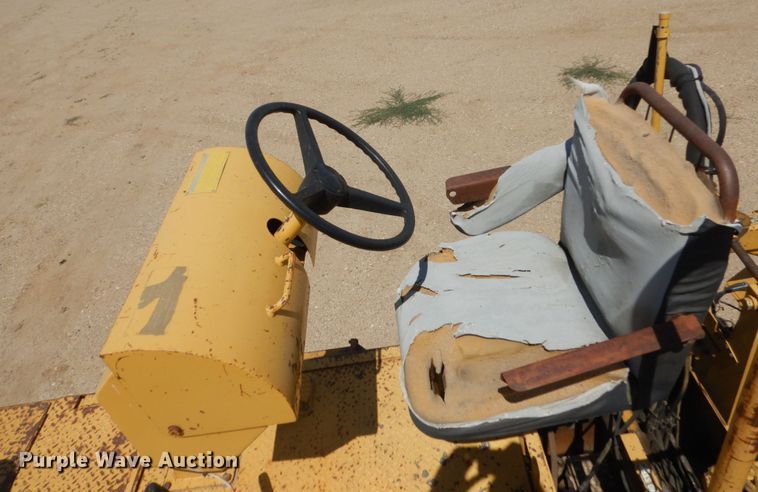 image for item FT9011 1991 Caterpillar AP-800B  paver