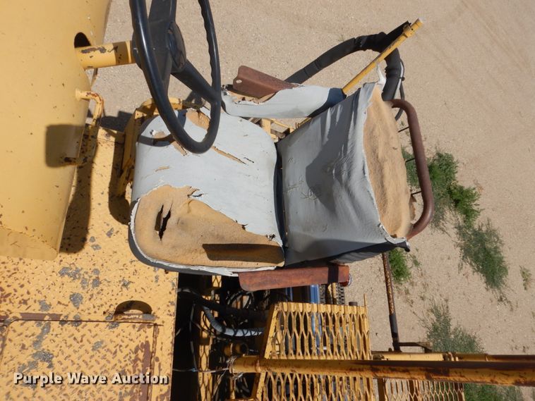 image for item FT9011 1991 Caterpillar AP-800B  paver