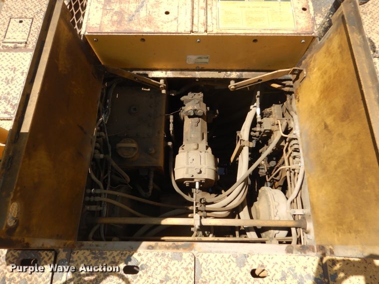 image for item FT9011 1991 Caterpillar AP-800B  paver