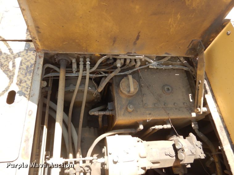 image for item FT9011 1991 Caterpillar AP-800B  paver