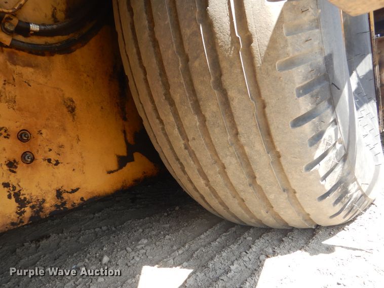 image for item FT9011 1991 Caterpillar AP-800B  paver