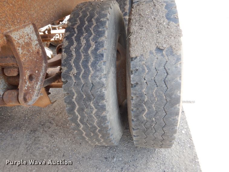 image for item FT9012 1999 Trail King TK54BDU bottom dump trailer