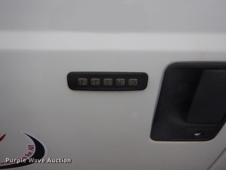 image for item GA9044 2003 Ford F450 Super Duty  flatbed truck