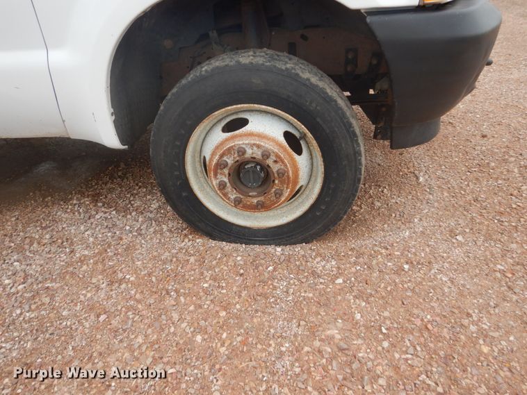 image for item GA9044 2003 Ford F450 Super Duty  flatbed truck