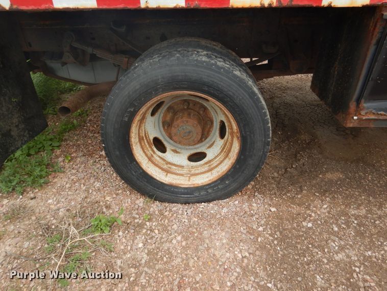 image for item GA9044 2003 Ford F450 Super Duty  flatbed truck