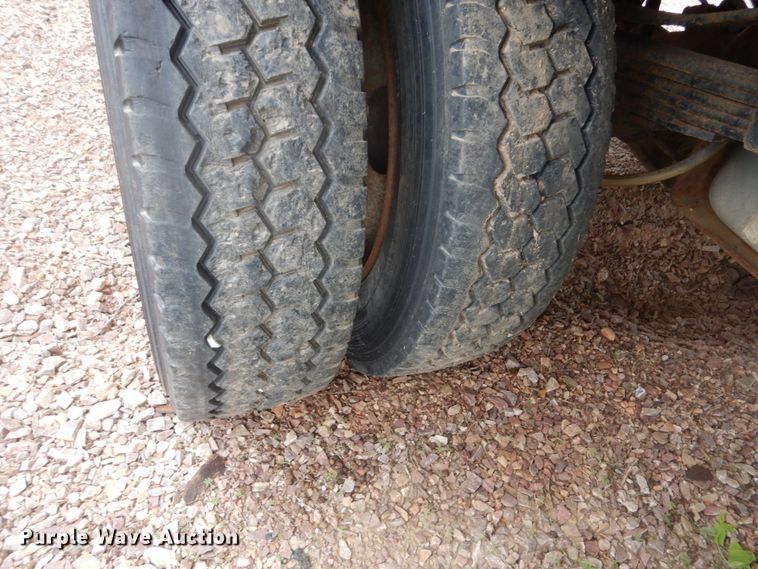 image for item GA9044 2003 Ford F450 Super Duty  flatbed truck