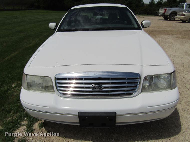 image for item GQ9076 2003 Ford Crown Victoria