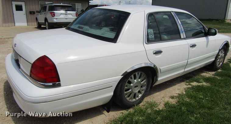 image for item GQ9076 2003 Ford Crown Victoria