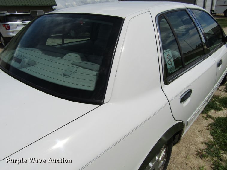 image for item GQ9076 2003 Ford Crown Victoria