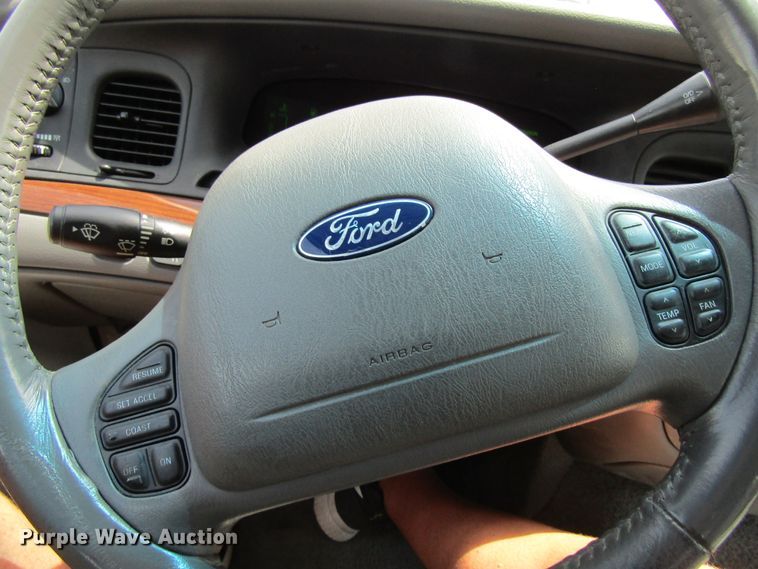 image for item GQ9076 2003 Ford Crown Victoria