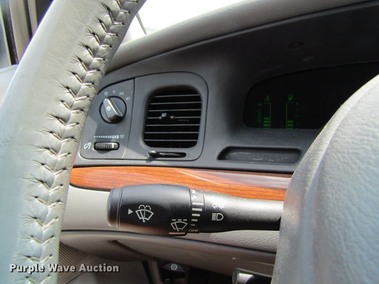 image for item GQ9076 2003 Ford Crown Victoria
