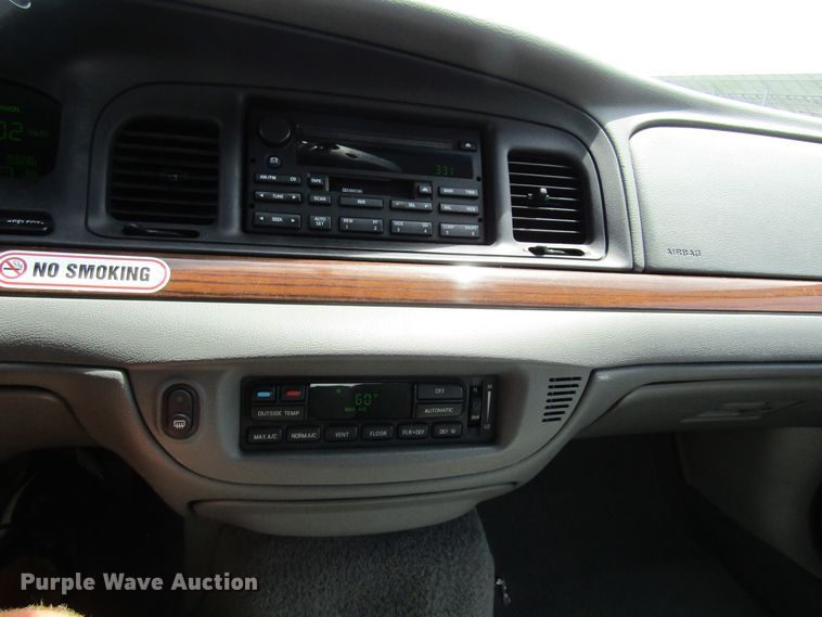 image for item GQ9076 2003 Ford Crown Victoria