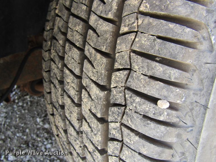 image for item GQ9076 2003 Ford Crown Victoria