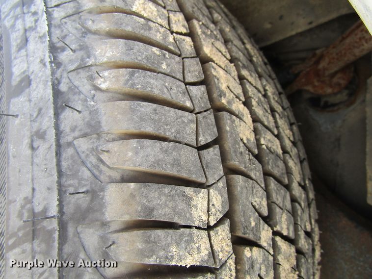 image for item GQ9076 2003 Ford Crown Victoria