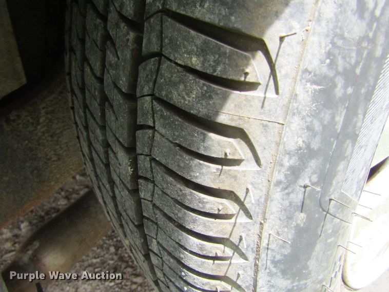 image for item GQ9076 2003 Ford Crown Victoria