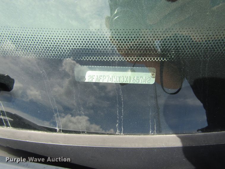 image for item GQ9076 2003 Ford Crown Victoria