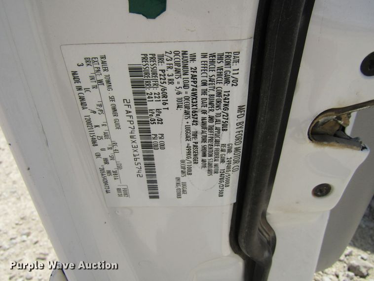 image for item GQ9076 2003 Ford Crown Victoria