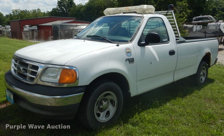 image for item GV9186 2004 Ford F150 XL  pickup truck