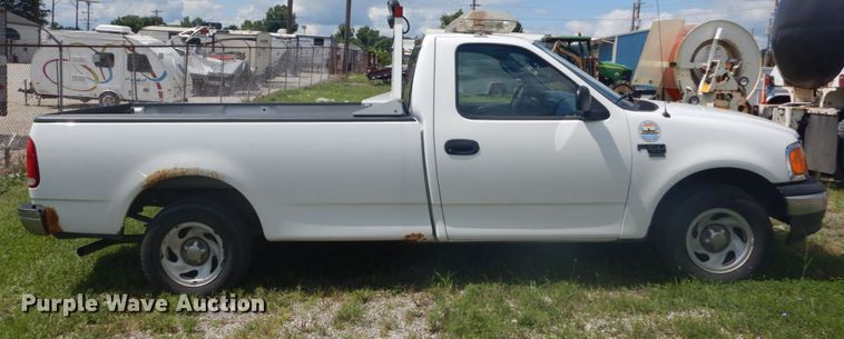image for item GV9186 2004 Ford F150 XL  pickup truck