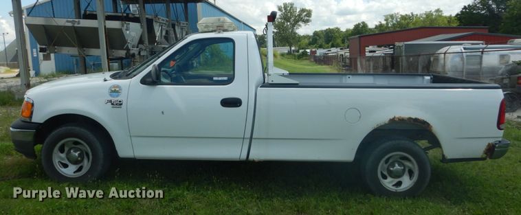 image for item GV9186 2004 Ford F150 XL  pickup truck