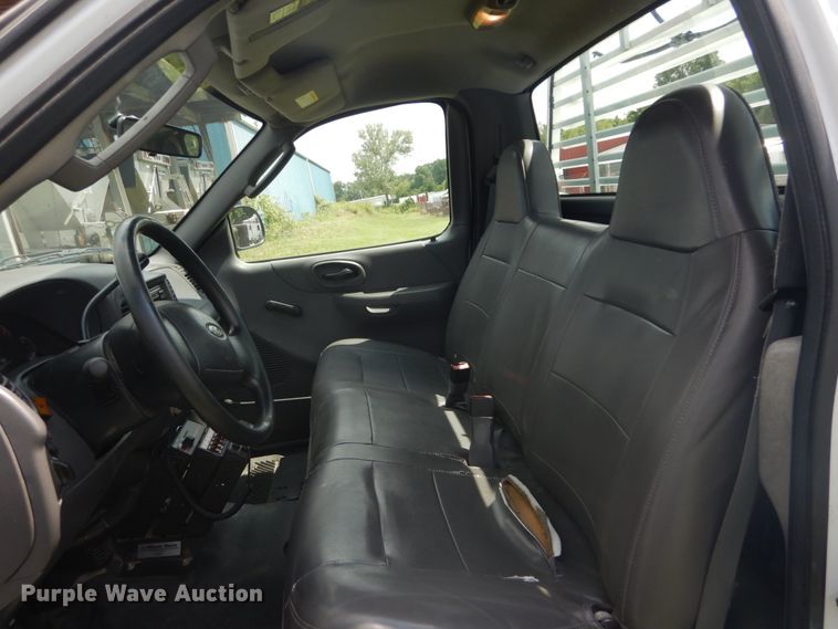 image for item GV9186 2004 Ford F150 XL  pickup truck