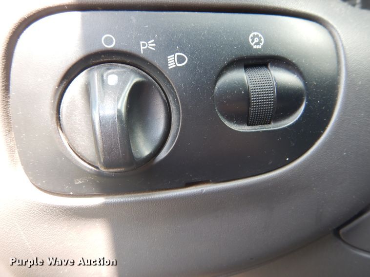 image for item GV9186 2004 Ford F150 XL  pickup truck