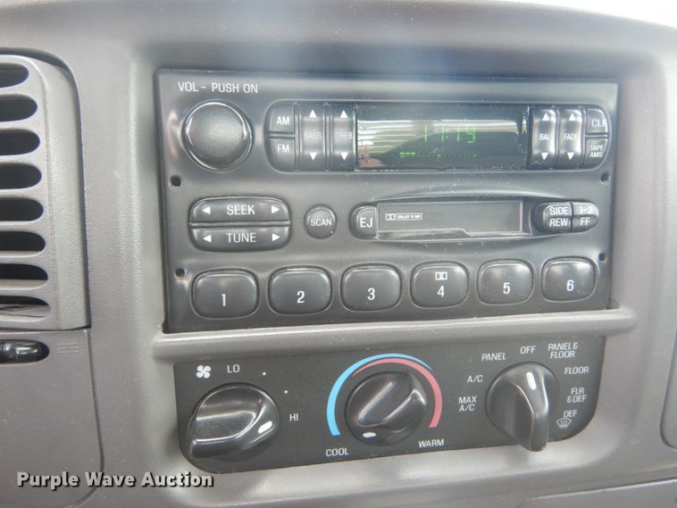 image for item GV9186 2004 Ford F150 XL  pickup truck