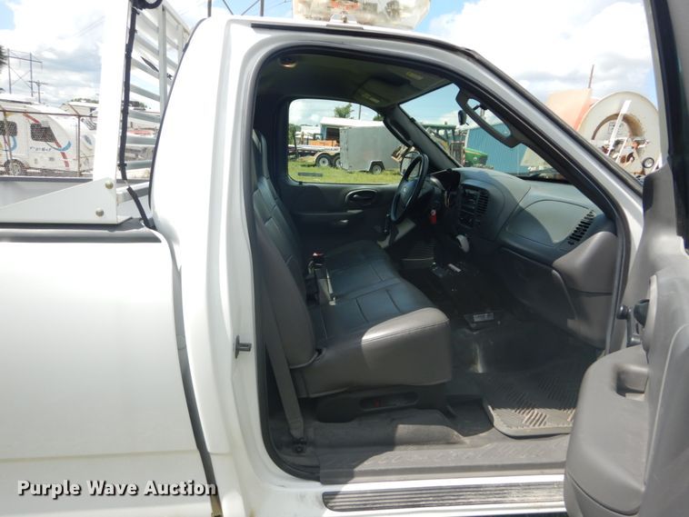 image for item GV9186 2004 Ford F150 XL  pickup truck