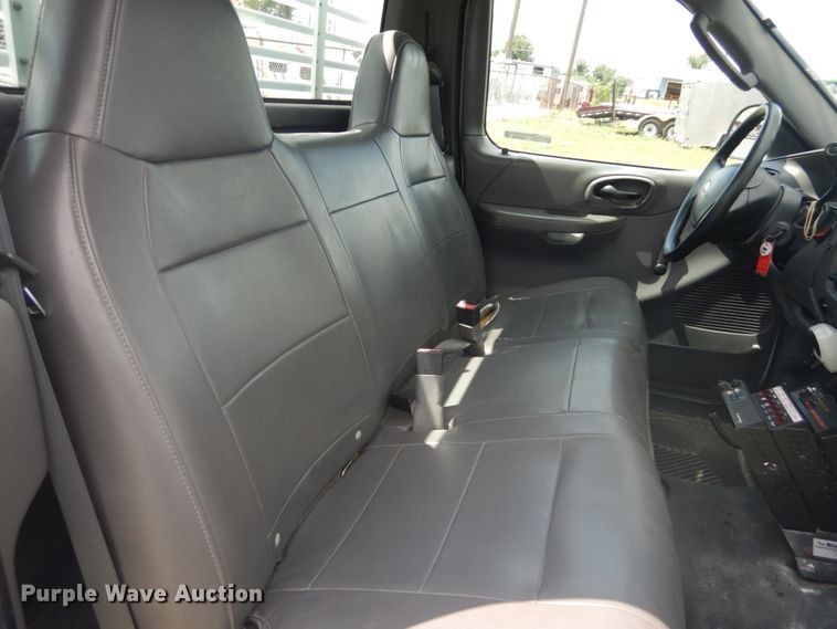 image for item GV9186 2004 Ford F150 XL  pickup truck