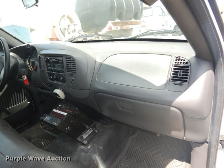 image for item GV9186 2004 Ford F150 XL  pickup truck