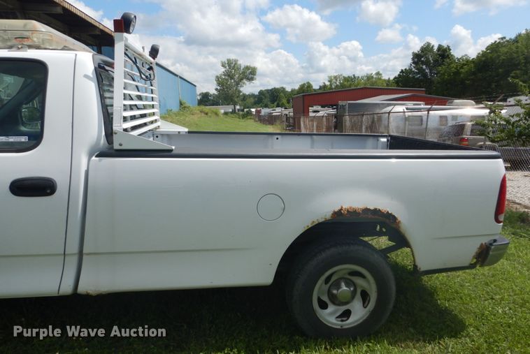 image for item GV9186 2004 Ford F150 XL  pickup truck