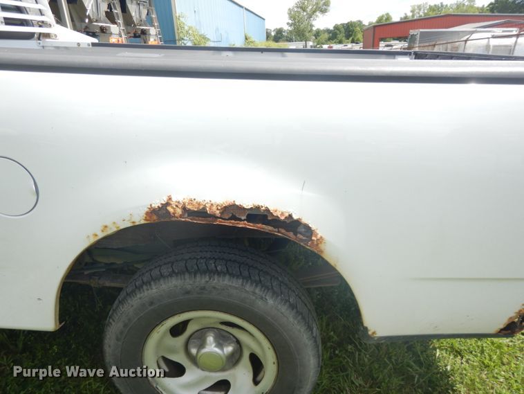 image for item GV9186 2004 Ford F150 XL  pickup truck