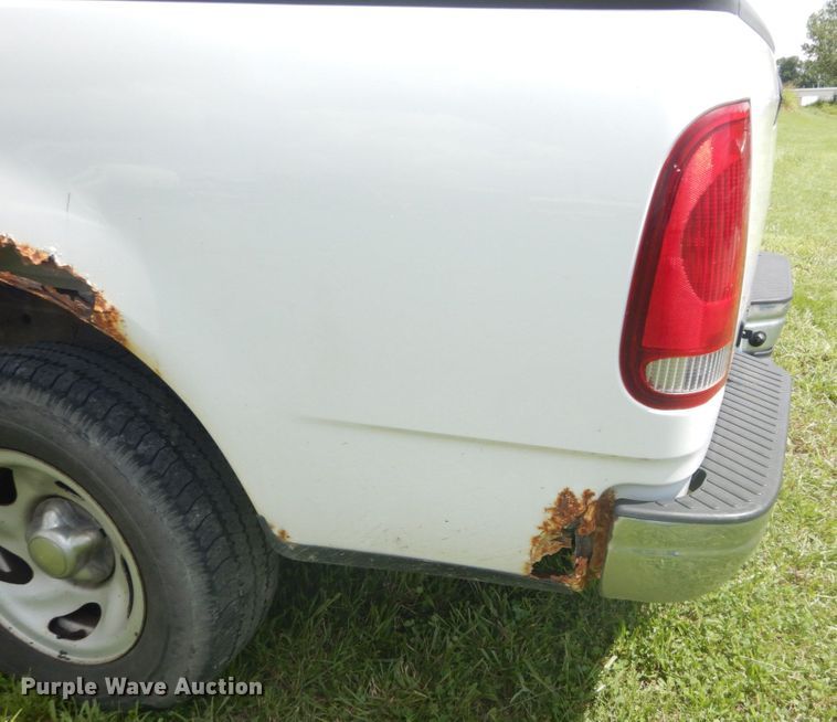 image for item GV9186 2004 Ford F150 XL  pickup truck