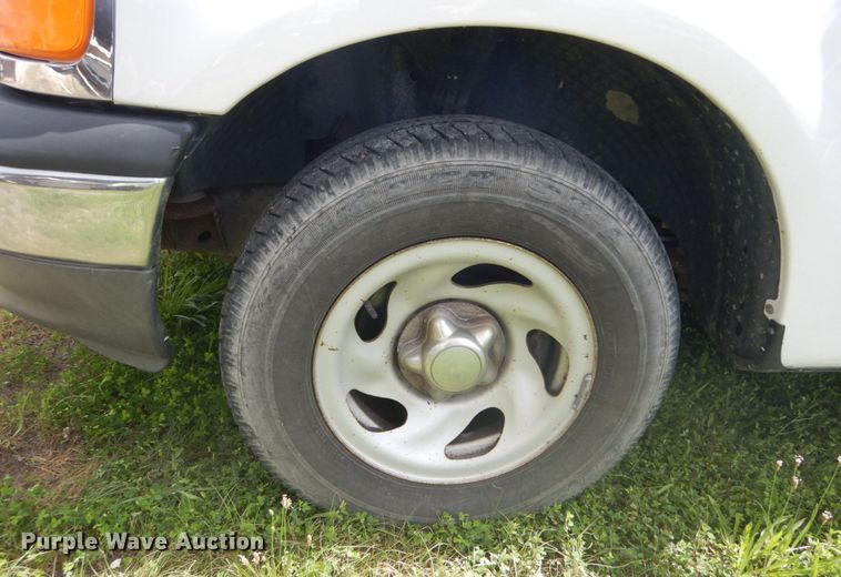 image for item GV9186 2004 Ford F150 XL  pickup truck