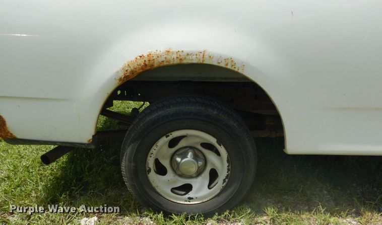 image for item GV9186 2004 Ford F150 XL  pickup truck