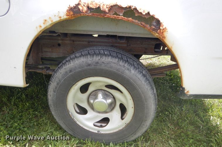 image for item GV9186 2004 Ford F150 XL  pickup truck