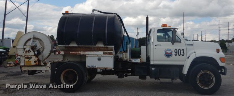 image for item GV9187 1995 Ford F800  sewer jetter truck